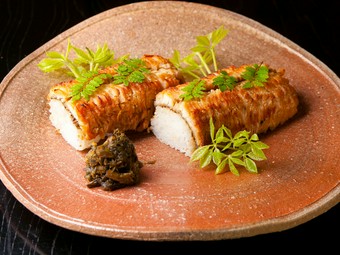 春から夏にかけての名物『鱧寿司』