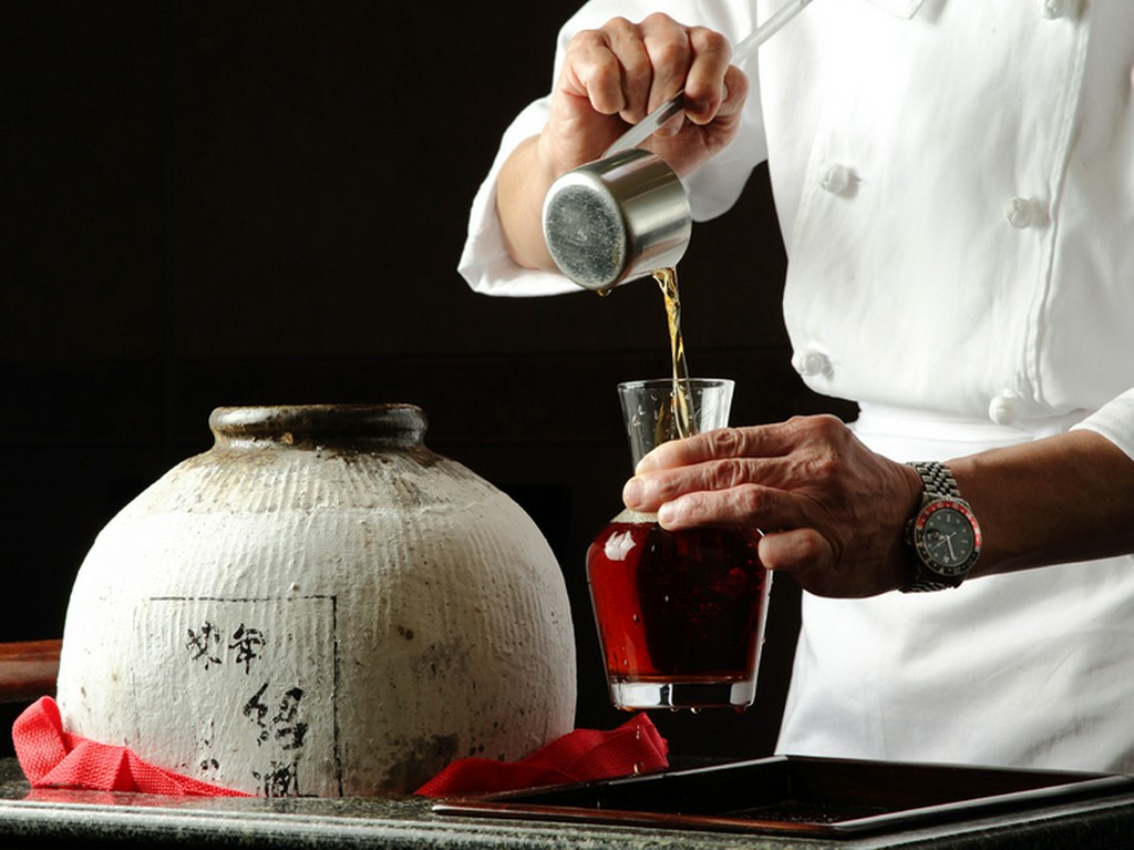 デカンターで楽しめる甕出し紹興酒