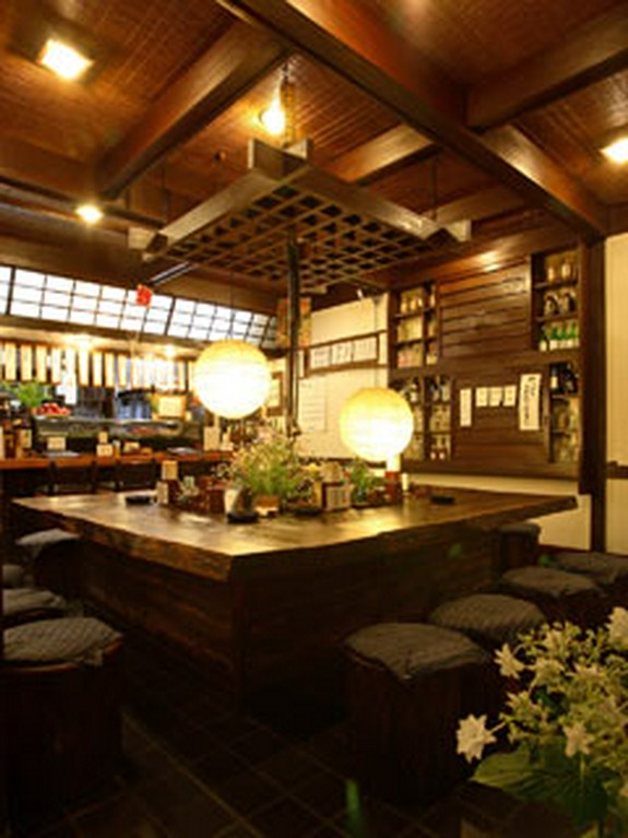 囲炉裏席あり　古き良き日本の雰囲気を体感できます