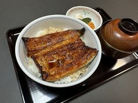 吸い椀、漬け物付き