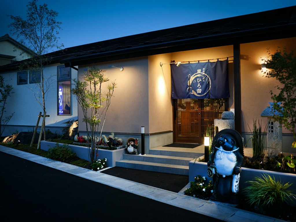 暖簾を潜る旨さが漂う