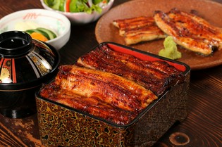 ふっくらとした国産鰻がたっぷり乗った『うな重』