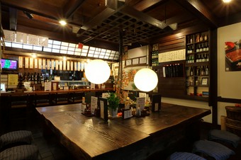 趣きあふれる囲炉裏の席でゆったりと「鰻」を堪能