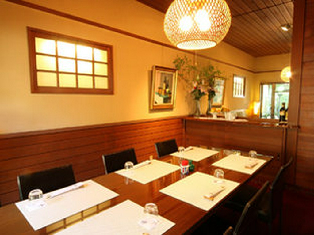 お座敷あり。会食・宴会には【一里】でお食事を