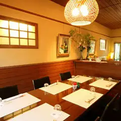 お座敷あり。会食・宴会には【一里】でお食事を