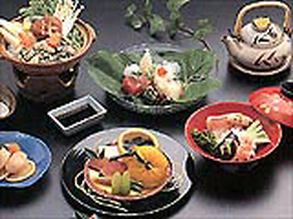 旬の味覚を活かした懐石料理