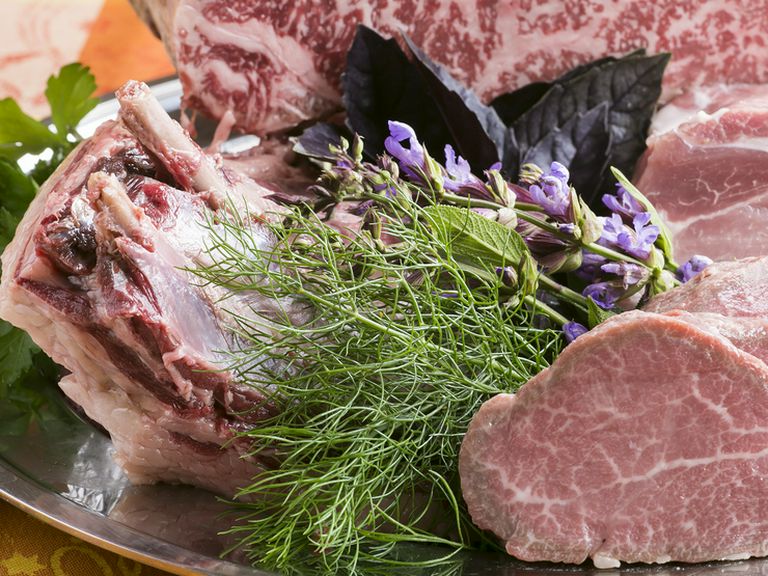 スタッフ全員で育てている農園野菜を、新鮮なまま食卓へご提供。