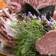 自家栽培の新鮮なお野菜を使ったイタリアンメニューが充実。お食事とよく合うワインも豊富にご用意しております。記念日や、少し特別な日のお食事にもお勧めです。