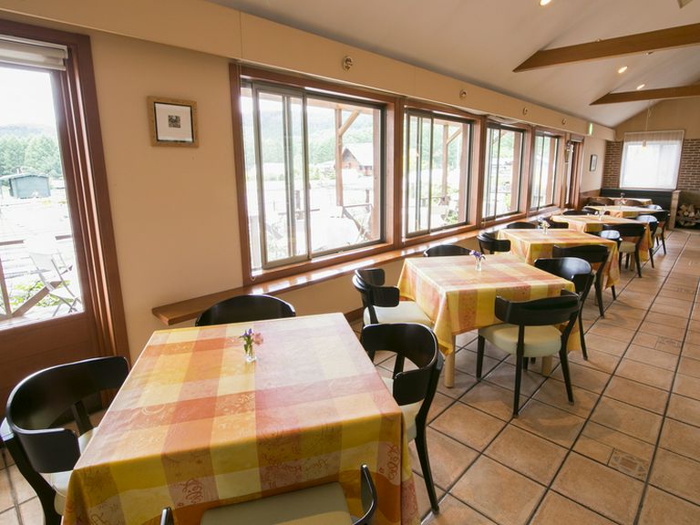 各種テーブル席、個室もご用意しております。