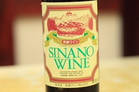 飲みやすい地元産の赤ワイン。ハーフでどうぞ。