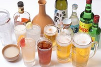 生ビール、焼酎ボトル（眞露、白水、黒胡宝）、酎ハイ・サワー各種、ウイスキー、カクテル、ソフトドリンク