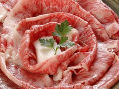 秋冬は黒毛和牛のすきやき・しゃぶしゃぶで。