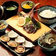 湘南ご当地メニューのしらす丼・江ノ島丼を始め、新鮮な海の幸を、目の前に広がる太平洋を楽しみながら、味わえる