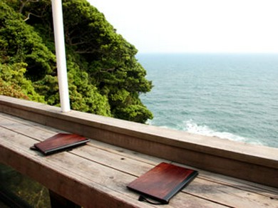 相模湾が一望できる絶景のテラス席あります