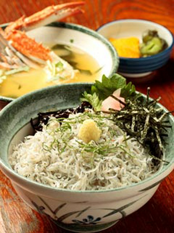 しらす丼　かにの味噌汁