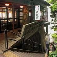 江の島の最奥『岩屋』の手前300メートル程です。