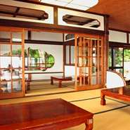 広々とした店内は落ち着いた雰囲気