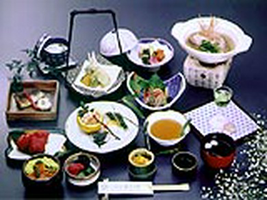 季節の会席で宴会等の団体様に