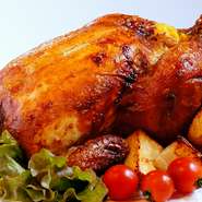 毎年大人気のXmasチキン。
チキンの中にはもち米やキノコが入っています！
ホームパーティにもぴったり。
Xmasチキンは全国発送も承ります。
Xmasチキン　3,400円
クリスマスオードブル　8,000円

