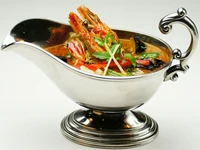 トマトベースで野菜たっぷりのさらっとしたカレーはえびのうまみが溶け込んでいます。
