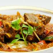 骨付きやぎ肉と野菜