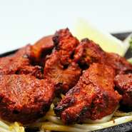 スパイスに付け込んだやわらかい子羊肉