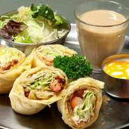 ナンロール・サラダorスープ・ヨーグルト・ドリンク