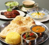 サラダorスープ・本日のカレー２種・ミニナン・ミニライス・タンドリーチキン・デザート・ドリンク