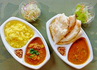 本日のカレー1種(肉のカレーor野菜カレー)、ナンorライス、サラダ