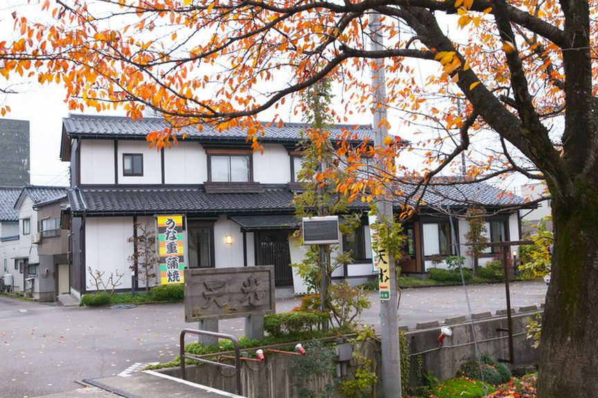 春は高岡桜が美しい場所です