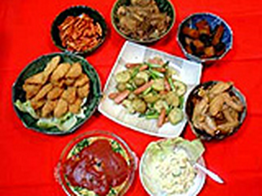 大皿盛家庭料理　日替り８種類