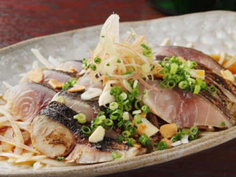 三崎直送の土佐風造りや炭火串焼きを、高知の地酒と共に堪能