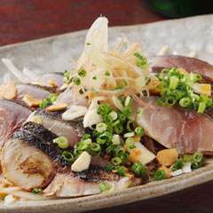 三崎直送の土佐風造りや炭火串焼きを、高知の地酒と共に堪能