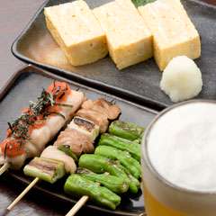 晩酌セットは「生ビール」「一品」「串3本」が付いて1000円