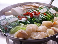 もつ鍋Aコース
１．前菜１
２．前菜２
３．もつ鍋
４．タコサラダ
５．串焼き盛合わせ
６．鳥の唐揚げ
７．豚平焼き