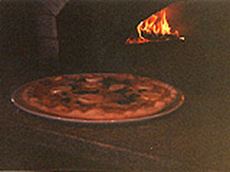 石窯で焼いたピッツア