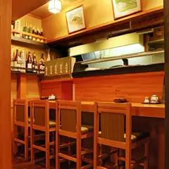 広々としたカウンター席をご用意しております。