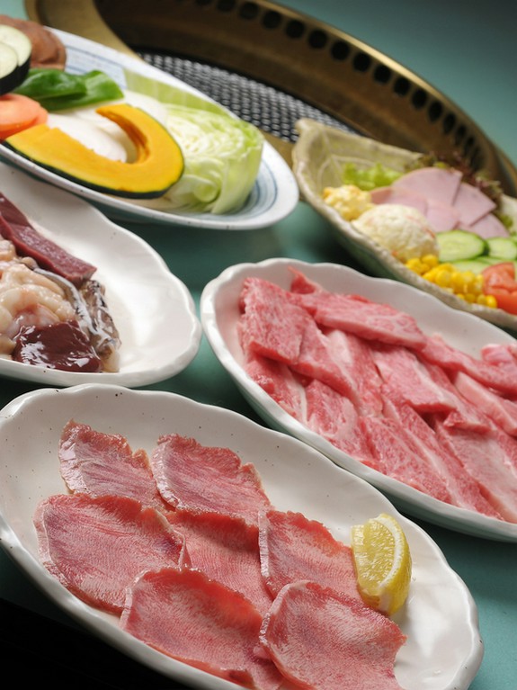 肉屋直営の価格と新鮮さが定評。常に美味しいお肉が食べられます