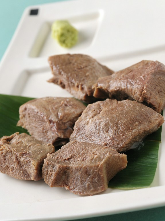 手間ひまかけてつくられた『やわらかタンのわさび添え』