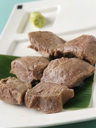 手間ひまかけてつくられた『やわらかタンのわさび添え』