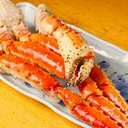 市場直送の北海道産。来店客が食べやすいように、身を崩さず丁寧に包丁が入れられているため、気持ちよく身がすーっと取れます。絶妙な塩加減であっさりとした味わい。