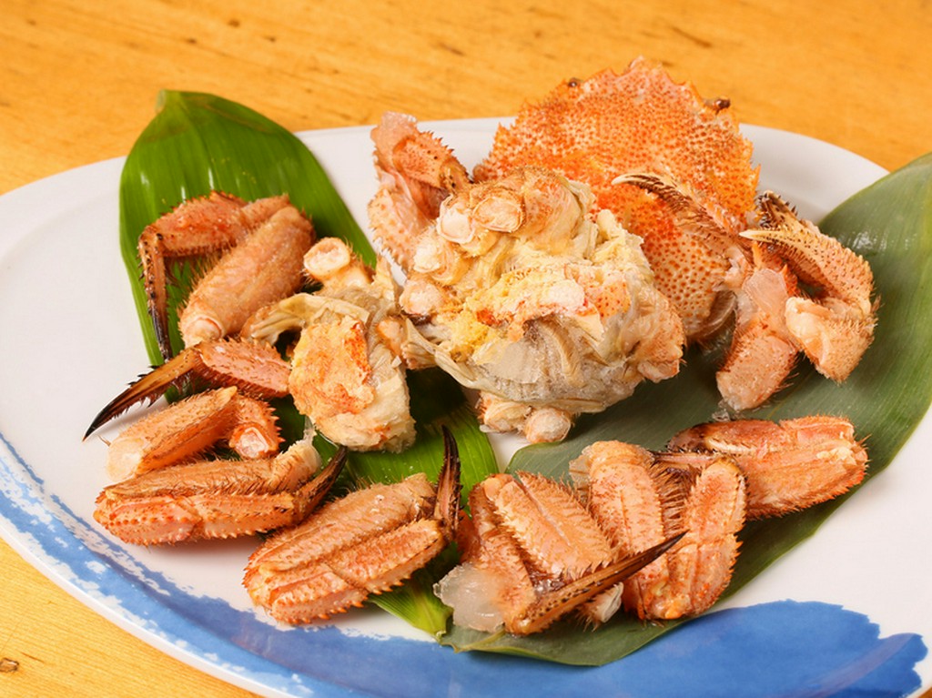 生からゆでたての湯気があがる『毛ガニ』