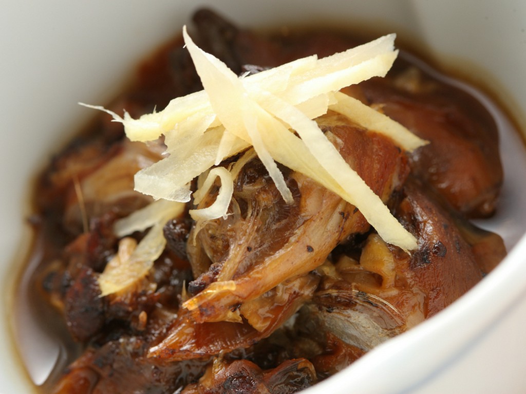 骨まで柔らか！　『うなぎのかぶと煮』