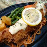 ジャンボエビをヒレ肉で巻いた、当店でしか食べられないメニューです