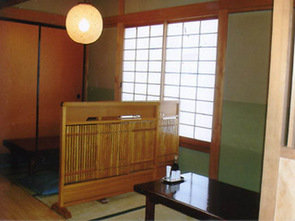 お子様連れでもくつろげる座敷