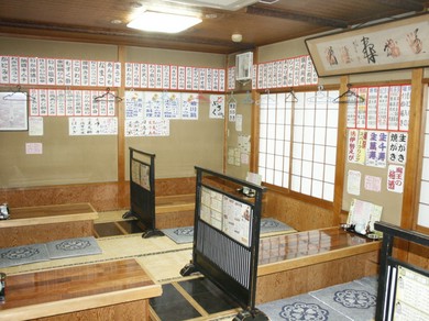 どこか懐かしさを感じる落ち着ける店内。