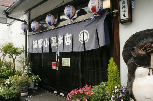 ランチも休まず営業しております。