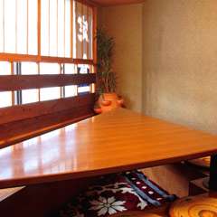 掘りごたつ式の小上がり。宴会にもおすすめです。