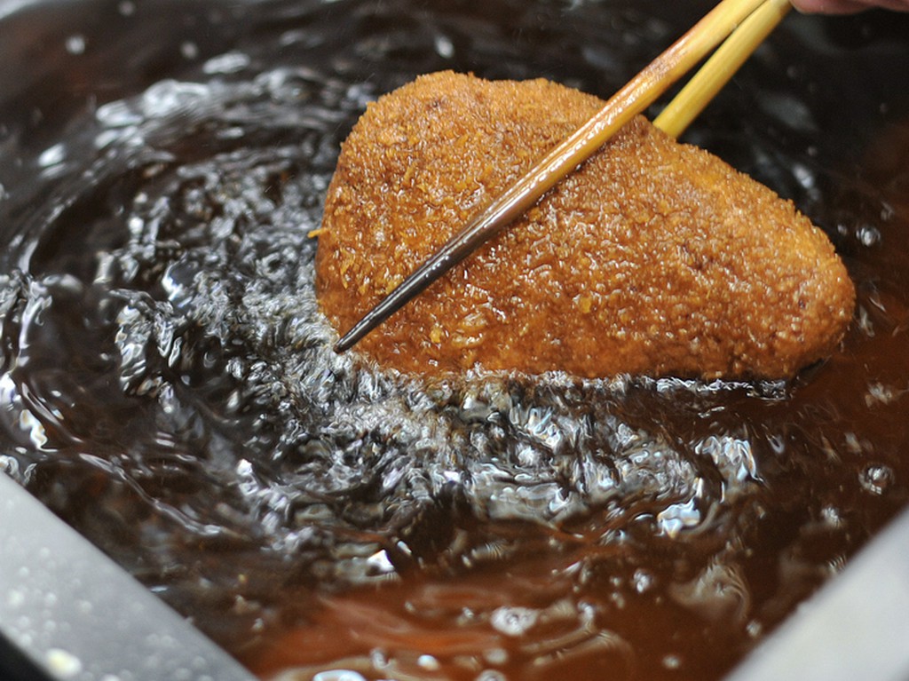 『ジャンボとんかつ』は、できるまで30分時間をいただきます