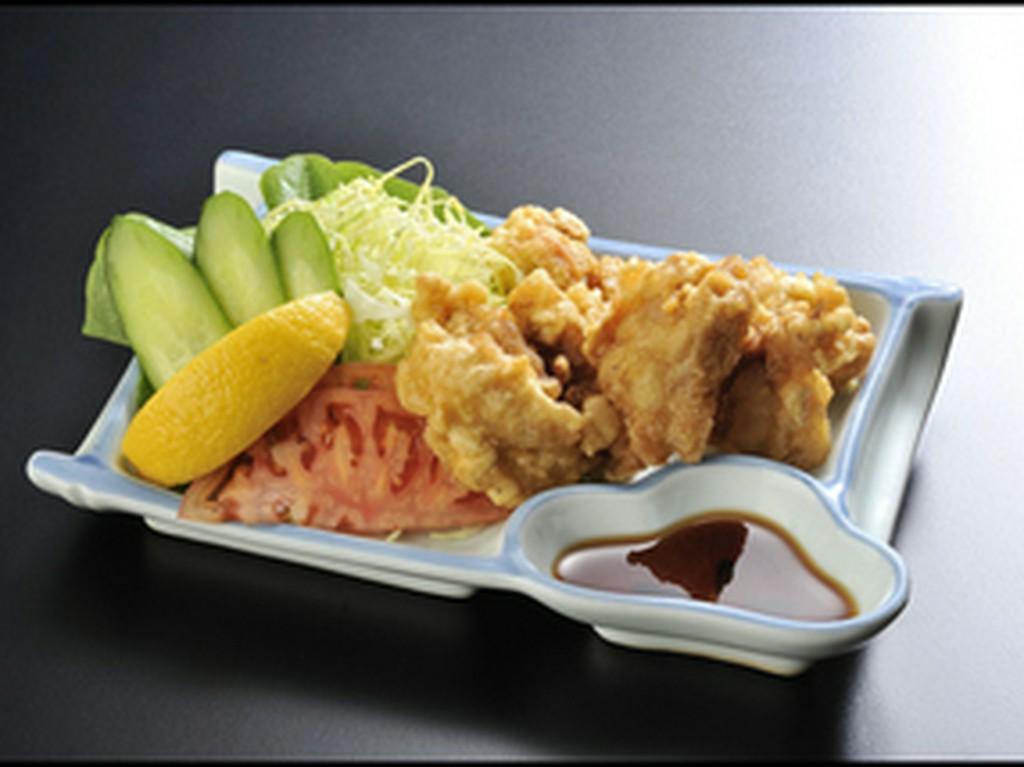 「とりの唐揚げ」　一品ものも豊富です